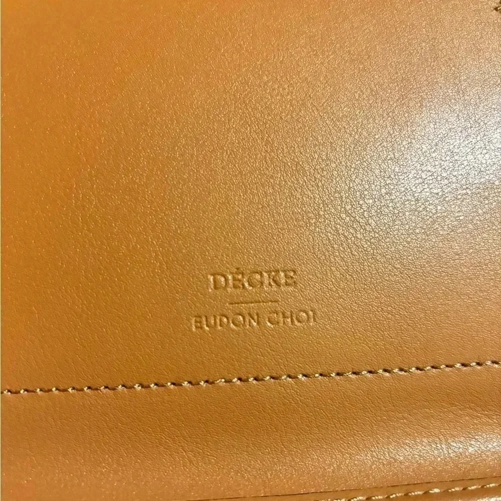 Decke brown leather crossbody handbag